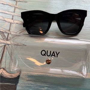 NEW NEVER WORN Black Quay Sunglasses with case